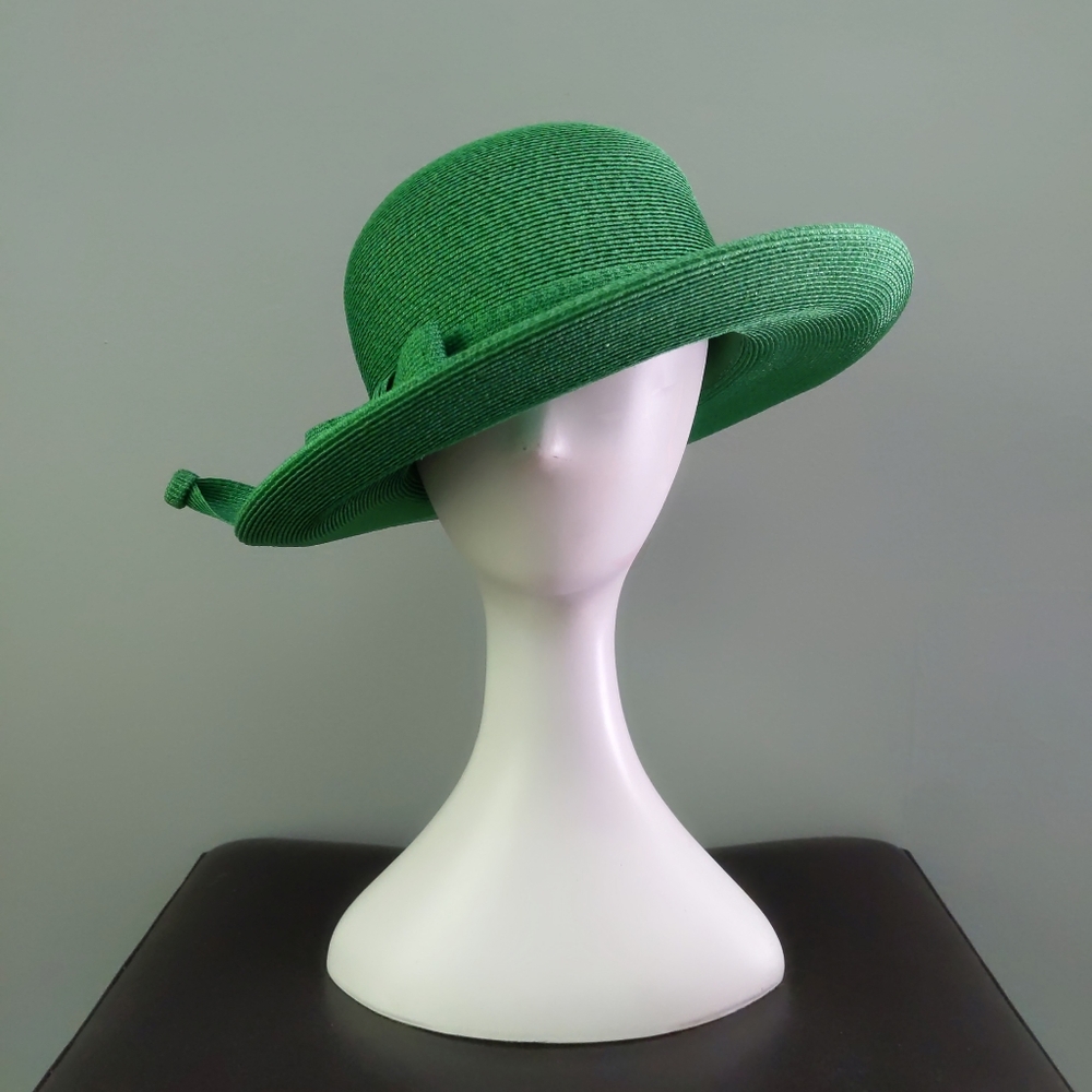 Vintage 1960s Bonwit Teller Kelly Green Straw Mod Bowler Round Crown Hat